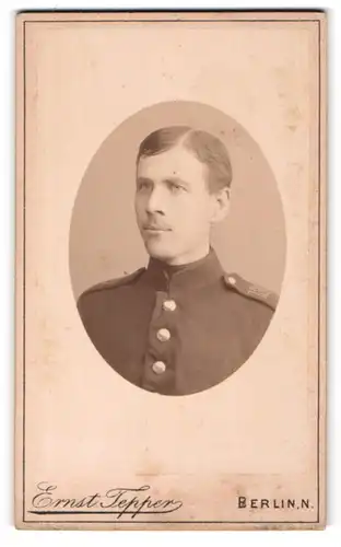 Fotografie Ernst Tepper, Berlin, junger Soldat in Uniform Rgt. 131