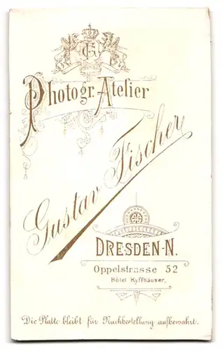 Fotografie Gustav Fischer, Dresden, Oppelstr. 52, Soldat in Uniform mit Bajonett und Portepee