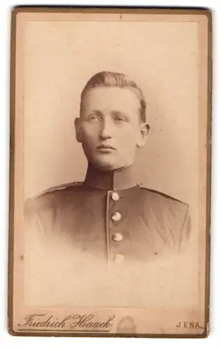 Fotografie Friedrich Haack, Jena, an der Promenade, Portrait Soldat in Uniform