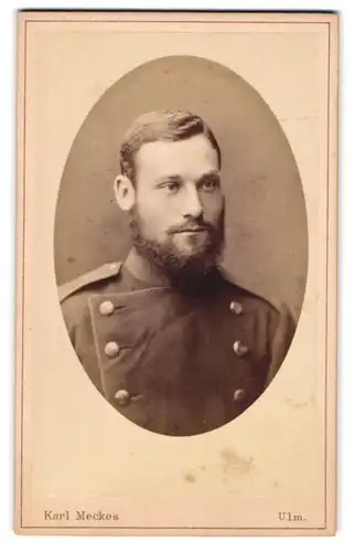Fotografie Karl Meckes, Ulm, Glöcklerstr. 11, Portrait Soldat in Uniform mit Vollbart
