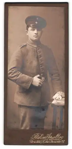 Fotografie Fritz Prügel & Co., Dresden-Neustadt, Bautznerstr. 75, Soldat in Uniform mit Schulterstück Rgt. 19