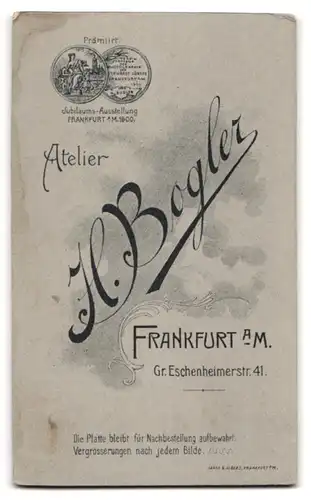 Fotografie H. Bogler, Frankfurt / Main Gr. Eschenheimerstr. 41, Soldat in Uniform mit Mantel