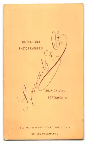 Fotografie Symonds & Co, Portsmouth, 39. High Street, Dame in Profilansicht