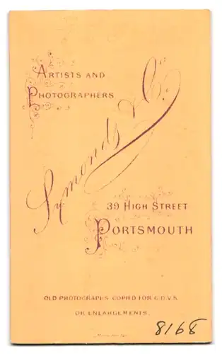 Fotografie Symonds & Co, Portsmouth, 39. High Street, Dame mit weissem Federhut