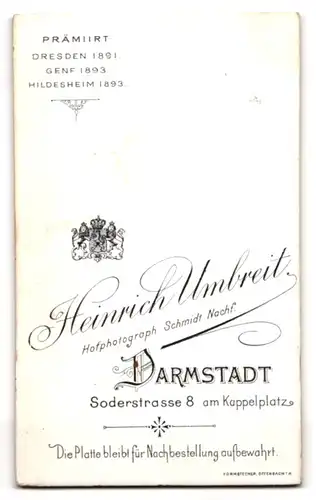 Fotografie Heinrich Umbreit, Darmstadt, Soderstr. 8 am Kappelplatz, Eleganter Herr mit Zwicker und Oberlippenbart