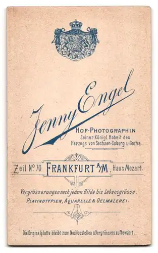 Fotografie Jenny Engel, Frankfurt a.M., Zeil 70, Junger Herr im Anzug mit Krawatte