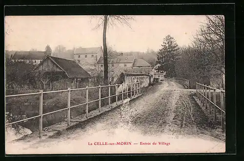 AK La Celle-sur-Morin, Entrée du Village