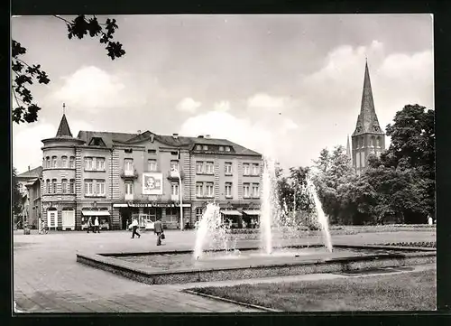 AK Bitterfeld, Fontänen vor dem HO-Hotel Central