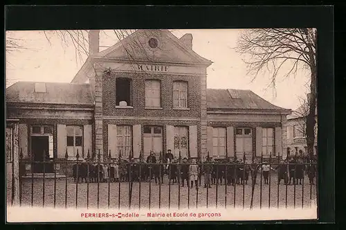 AK Perriers-s-Endelle, Mairie et Ecole de Garcons