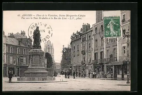 AK Angers, Place de la Visitation, Statue Marguerite d`Anjou - Vue vers la Tour St. Aubin et la Rue des Lices