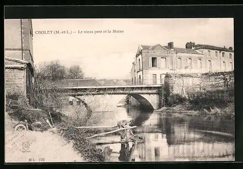 AK Cholet, Le vieux pont et la Moine