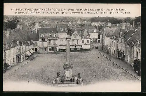 AK Beaufort-en-Vallée, Place Jeanne-de-Laval