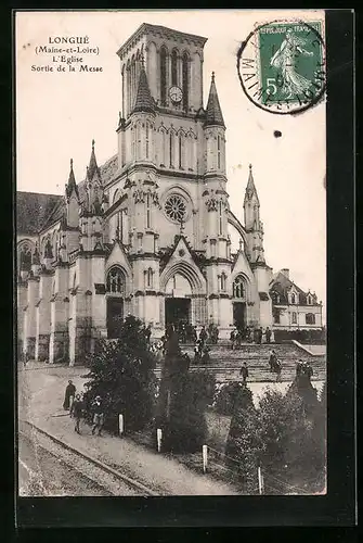 AK Longué, L`Eglise, Sortie de la Messe