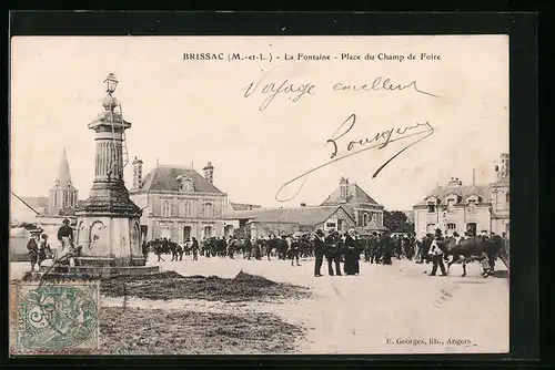 AK Brissac, La Fontaine, Place du Champ de Foire