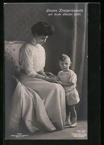 AK Kronprinzessin Cecilie mit ihrem ältesten Sohn