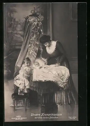 AK Kronprinzessin Cecilie mit ihren beiden Söhnchen