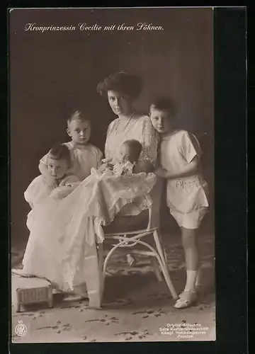 AK Kronprinzessin Cecilie mit ihren vier Söhnen