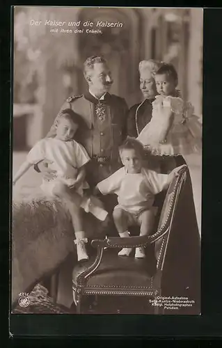 AK Kaiser Wilhelm II. mit der Kaiserin Auguste Victoria und ihren drei Söhnen