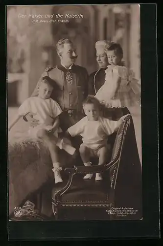 AK Kaiser Wilhelm II. mit der Kaiserin Auguste Victoria und ihren drei Söhnen