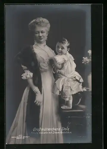 AK Kaiserin Auguste Victoria Königin von Preussen, Grossmütterchens Stolz, das Enkelchen