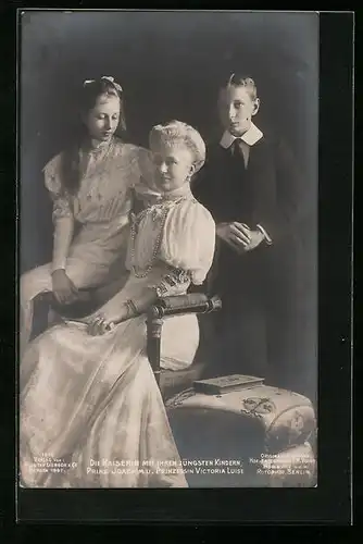 AK Kaiserin Auguste Victoria mit Prinz Joachim und Prinzessin Victoria Luise