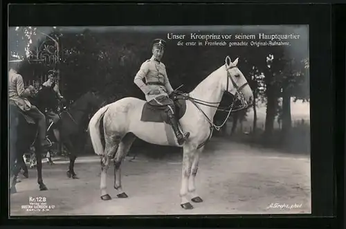 AK Kronprinz Wilhelm von Preussen vor seinem Hauptquartier in Frankreich