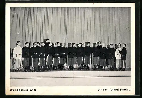 AK Trachtenkapelle Ural-Kosaken-Chor auf der Bühne bei einem Auftritt