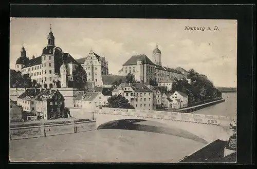 AK Neuburg a. D., Uferpartie mit Brücke