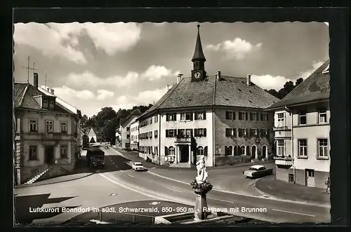 AK Bonndorf /Schwarzwald, Kreuzung mit dem Rathaus und dem Brunnen