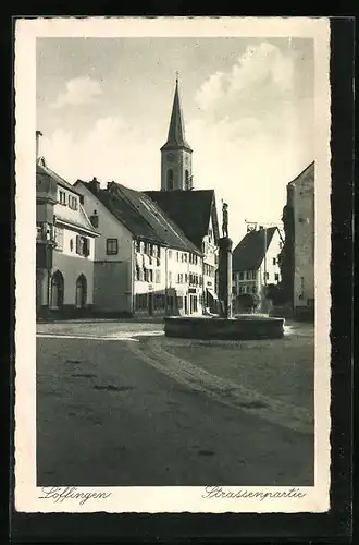 AK Löffingen, Strassenpartie mit Brunnen und Blick zur Kirche