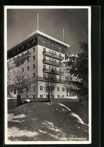 AK Feldberg i. Schwarzwald, Hotel Feldbergerhof mit verschneiter Umgebung