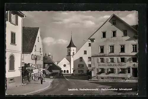 AK Lenzkirch /Hochschwarzwald, Strassenpartie mit Hotel-Adler-Post