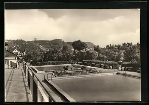 AK Freyburg /Unstrut, Stadtbad mit Bergpanorama