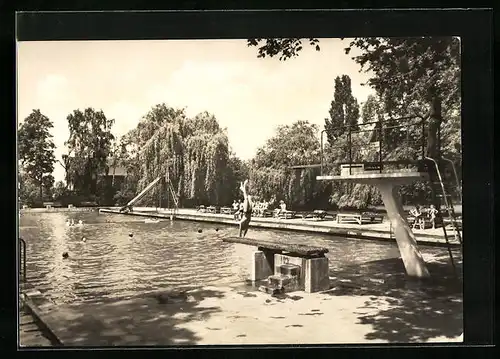 AK Lützen /Weissenfels, Schwimmbad mit Sprungtürmen