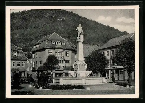 AK Suhl /Thür., Markt mit Blick zum Domberg und Springbrunnen