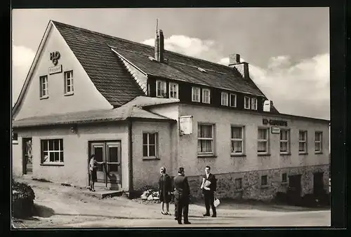 AK Masserberg /Thür., HOG Berghof mit Strassenpartie