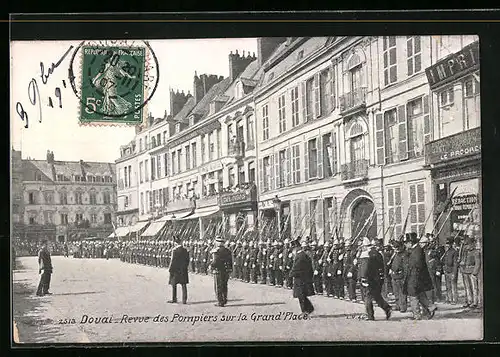 AK Douai, Revue des Pompiers sur la Grand`Place
