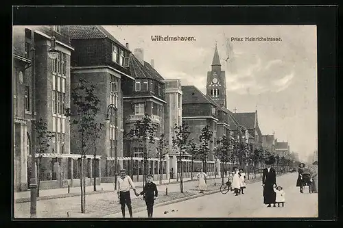 AK Wilhelmshaven, Prinz Heinrichstrasse mit Wohnhäusern & Anwohnern