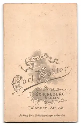 Fotografie Carl Köhler, Berlin-Schöneberg, Kolonnenstr. 35, Junge Dame im hübschen Kleid