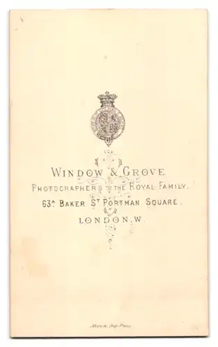 Fotografie Window & Grove, London-W., 63 A Baker St. Portman Square, Brügerliche Dame mit Haube