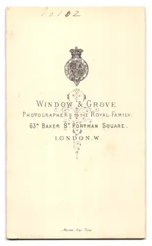 Fotografie Window & Grove, London-W., 63 A Baker St. Portman Square, Bürgerliche Dame mit Haarknoten