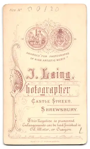 Fotografie J. Laing, Shrewsbury, Castle Street, Herr mit Bart und gepunkteter Krawatte