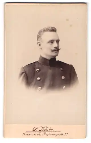 Fotografie P. Krabo, Frankfurt / Oder, Regierungsstr. 13, junger Soldat in Uniform mit Moustache