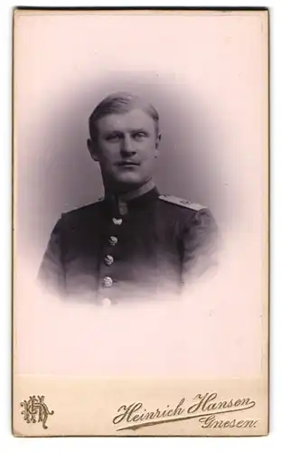 Fotografie Heinrich Hansen, Gnesen, blonder Uffz. in Uniform Rgt. 49, Moustache