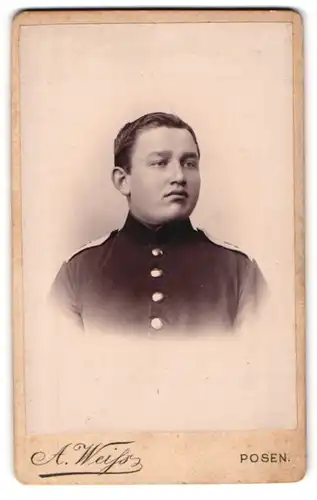 Fotografie A. Weiss, Posen, Friedrichstr. 25, Portrait junger Soldat in Uniform
