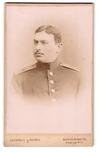 Fotografie Ludeneit & Nickel, Königsberg i. Pr., Passage 1, Portrait Soldat in Uniform Rgt. 59