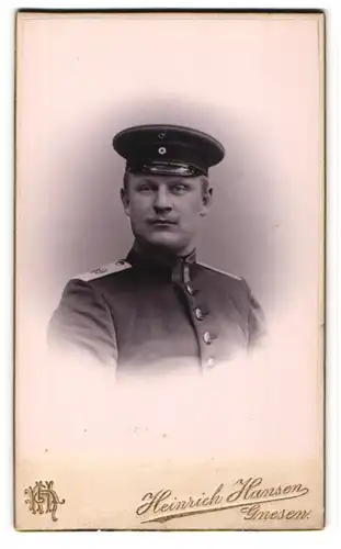 Fotografie Heinrich Hansen, Gnesen, Portrait Uffz. Arthur Schremmer in Uniform Rgt. 49