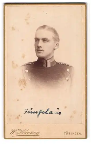 Fotografie W. Hornung, Tübingen, Portrait Einjährig-Freiwilliger Uffz. Gust. Wilh. Jungclaus in Uniform, 1892