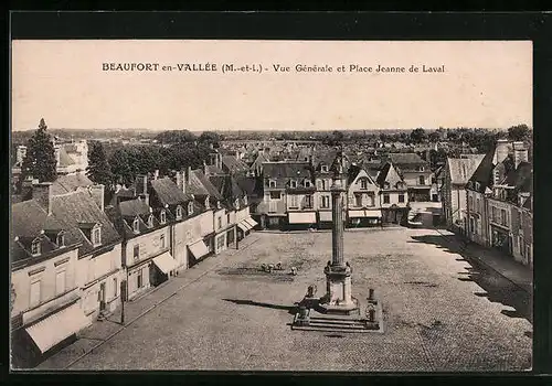 AK Beaufort-en-Vallée, Vue generale et Place Jeanne de Laval
