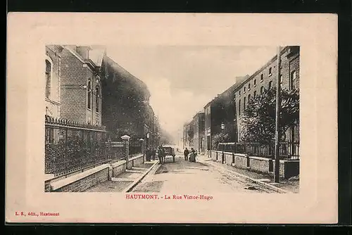 AK Hautmont, La Rue Victor-Hugo